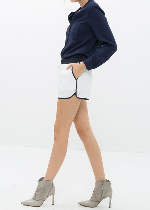 Athletic ShortsAthletic ShortsA classic athletic short silhouette featuring an elastic waistband and contrast piping.
BODY:100%POLYESTER LINING:85%POLYESTER 15%SPANDEX 
Made in ChinaClothingLive Online MallLive Online MallAthletic Shorts
